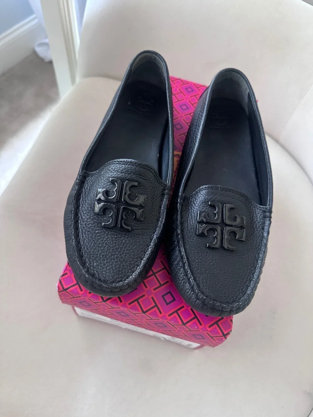 Tory burch black driving shows
